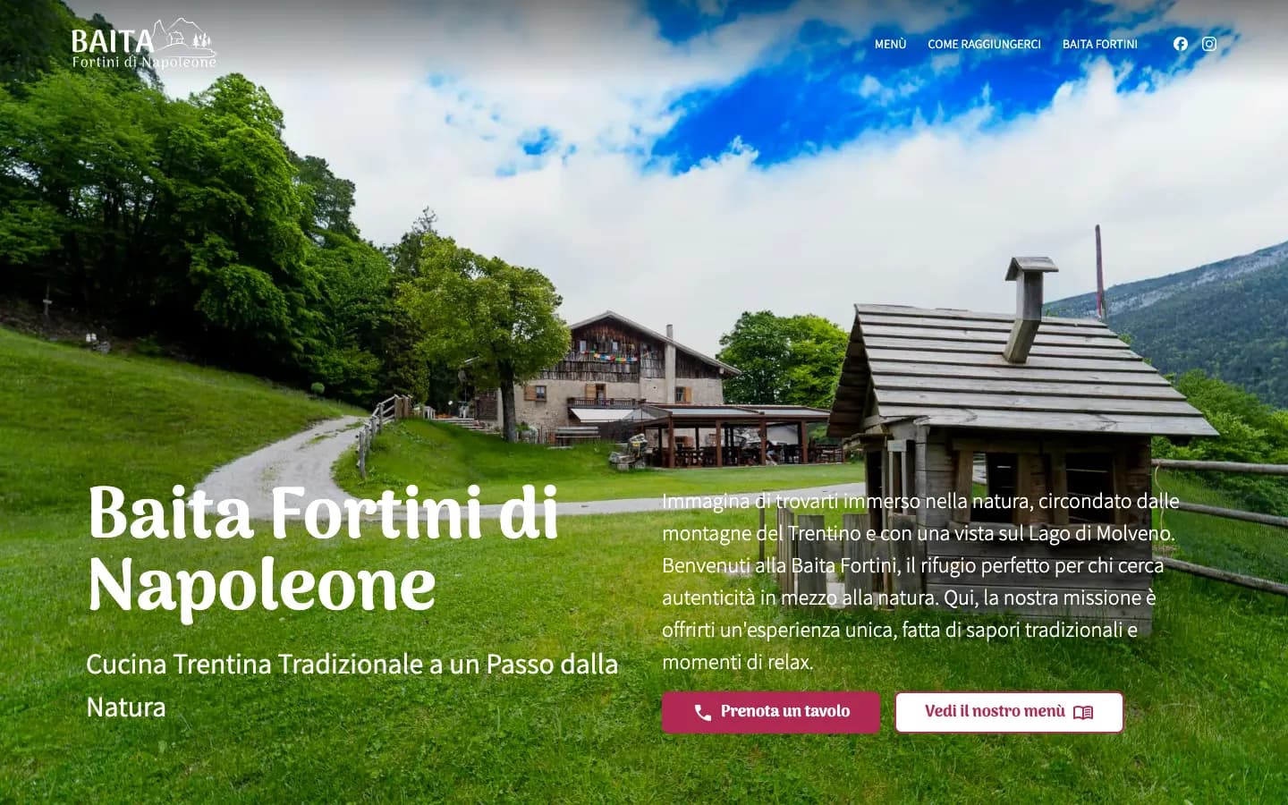 Home della Baita Fortini di Napoleone: baita in legno tra i prati con i pulsanti Prenota un tavolo e Vedi il nostro menù